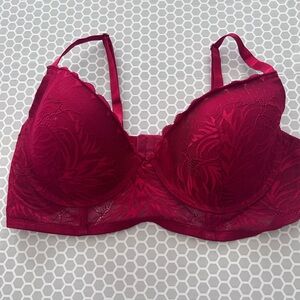 Vince Camuto Red Lacy Bra w Adjustable Straps

Size 40C